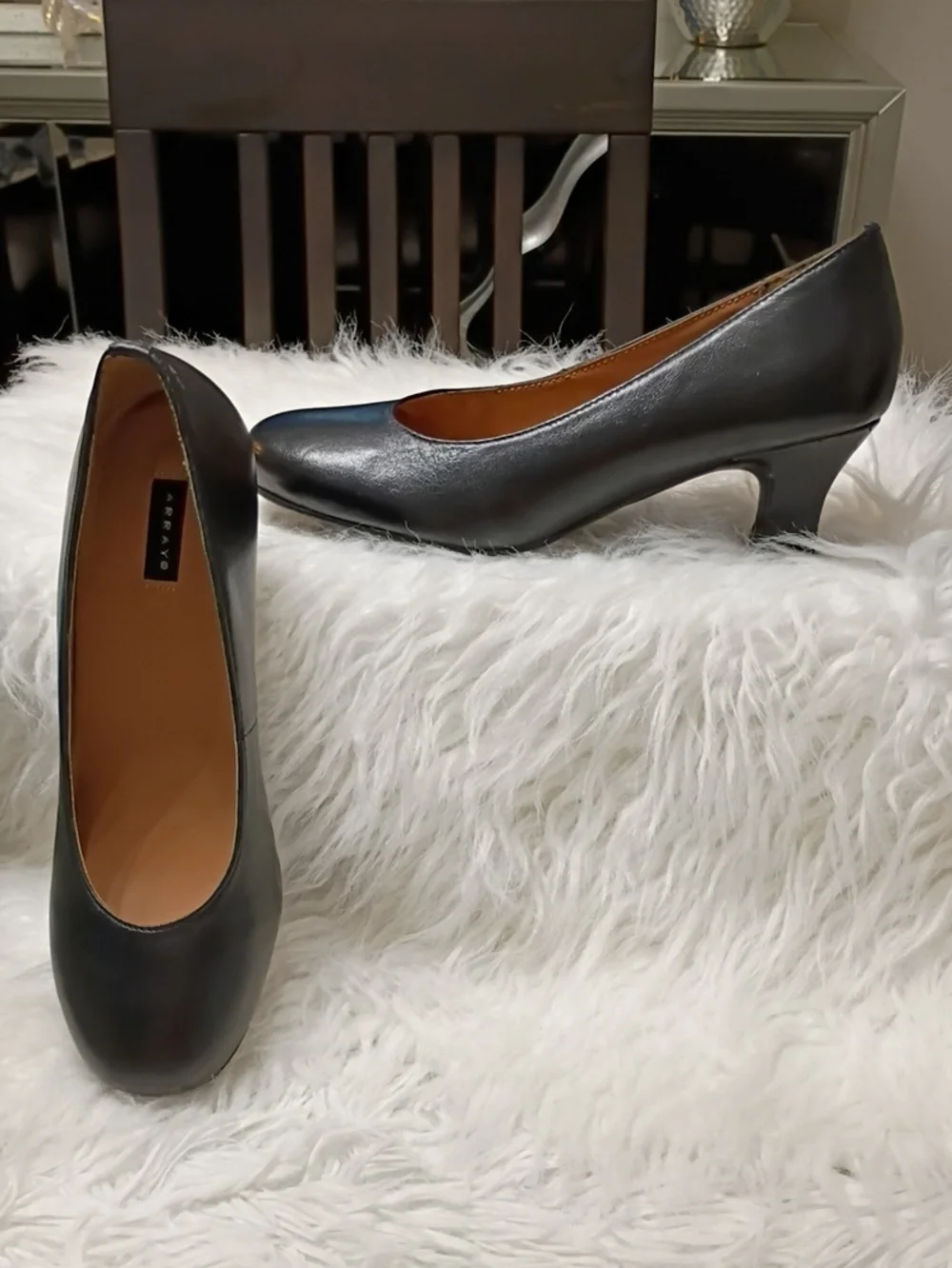 New ARRAY Flatter Black Leather Low Kitten Heel Pump 6M